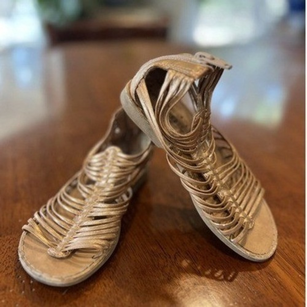 Seychelles Gladiator Sandals Strappy Metallic Gold Back Zipper Closure Youth 10